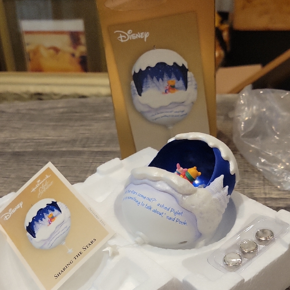 Disney Blue and White Snow Globe with Piglet and Pooh,New In Box, 2004